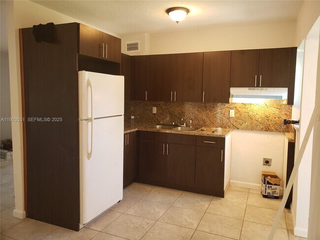 Foto del edificio - 1370 NW 116th Terrace