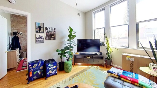 Foto del edificio - Second Floor Southport Corridor Two Bedroom