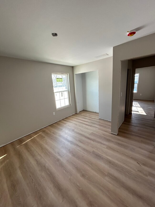 Building Photo - 302 Jennifer