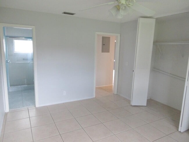 Building Photo - 2572 Emory Dr W