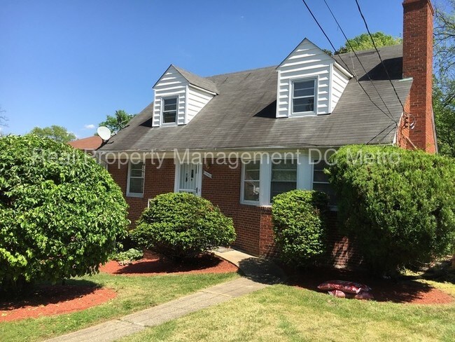 Building Photo - 3541 Highwood Dr SE