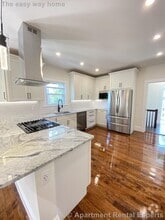 Building Photo - 126 Winsor Ave
