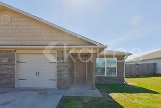 Building Photo - 3902 Thomas St