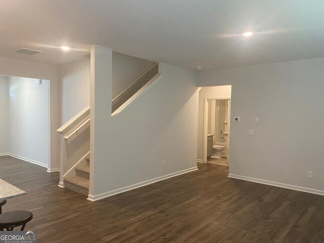 Building Photo - 8282 Castleton Dr
