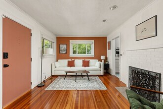 Building Photo - 540 E 64th St