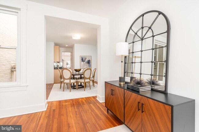 Foto del edificio - 1683 35th St NW