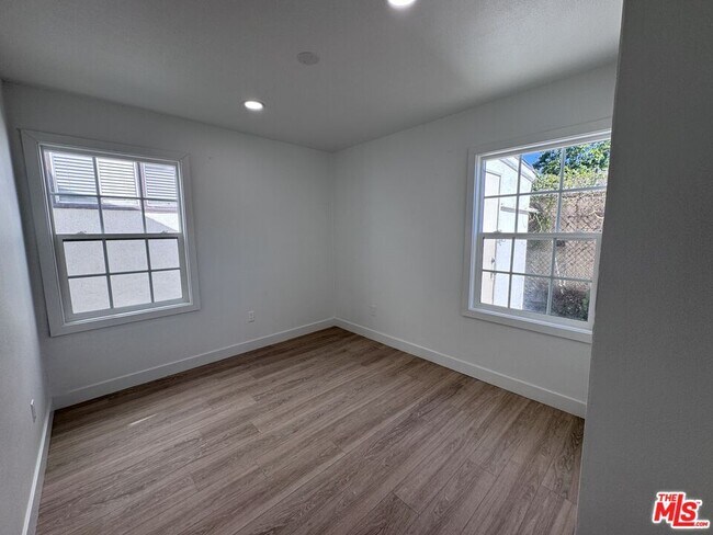 Foto del edificio - 618 W 6th St