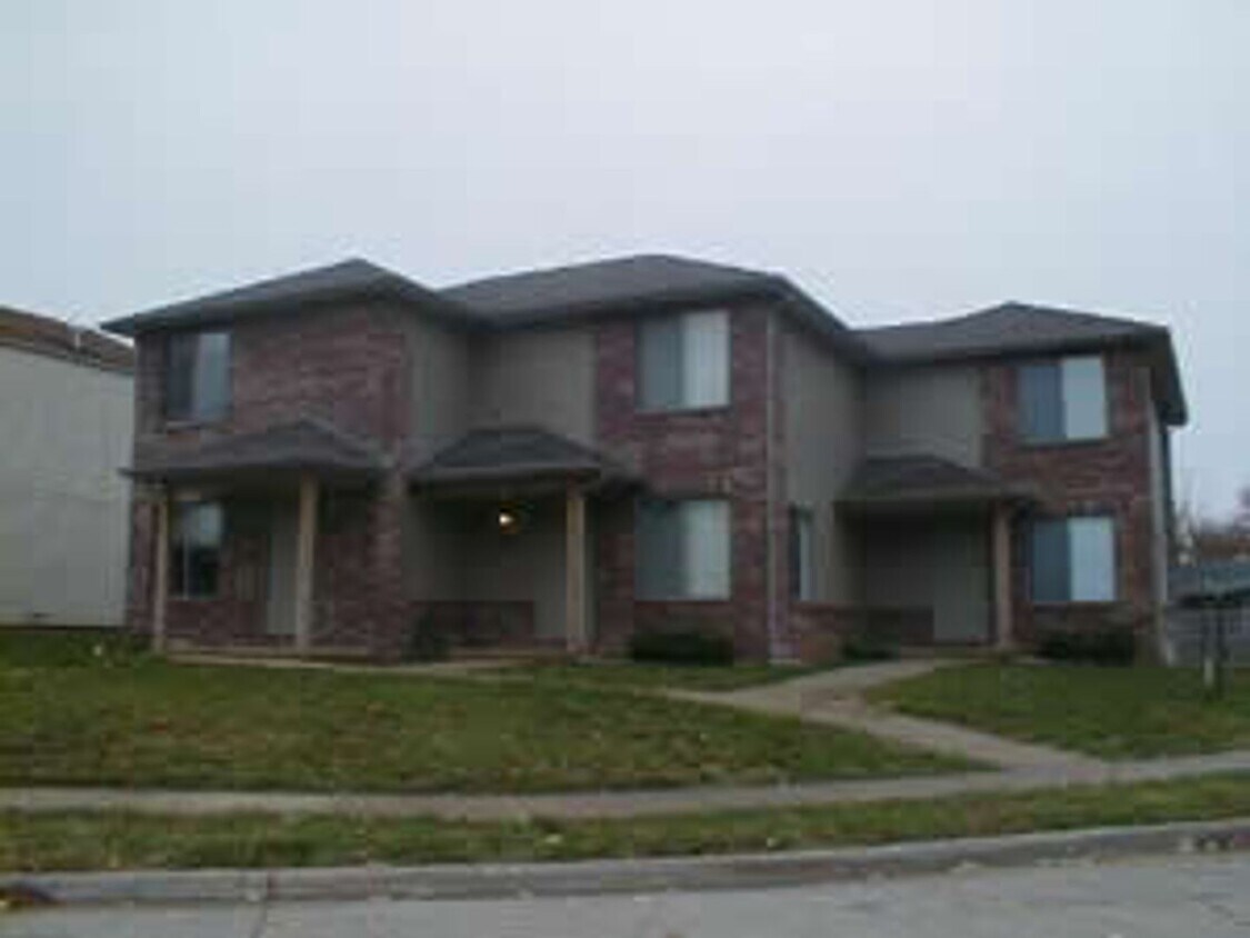 Foto del edificio - Fairway Tri-Plex