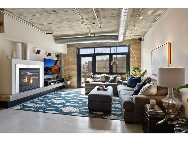 Building Photo - 525 N 3rd St