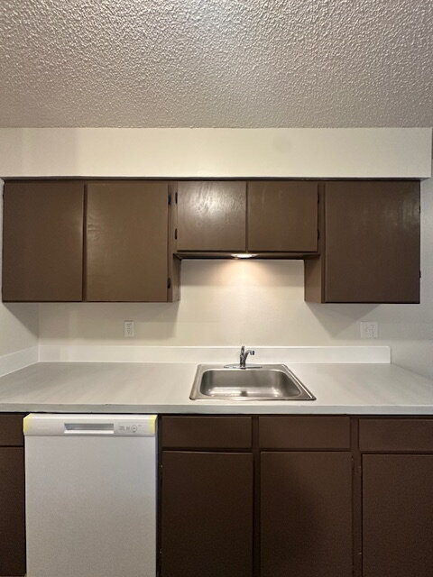 Foto del edificio - Charming 2-Bedroom Apartment in Portland's Heart - Bottom floor, 1 bathroom