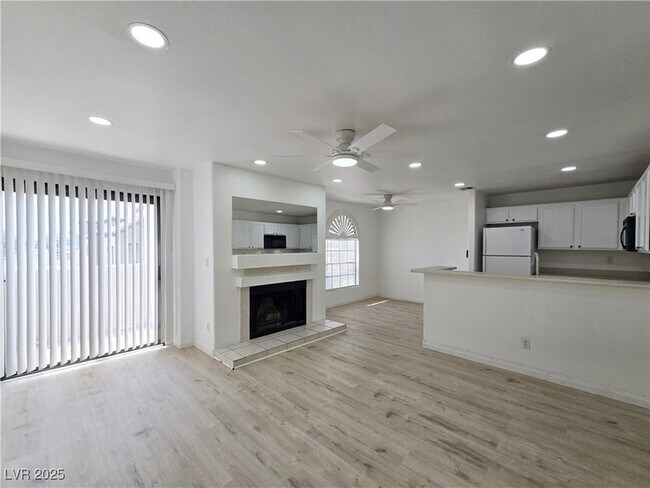 Foto del edificio - 2972 Juniper Hills Blvd