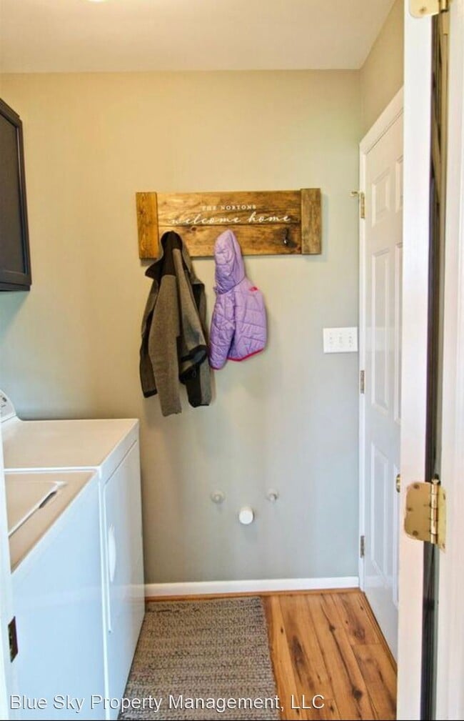 Building Photo - 3 br, 2 bath House - 8104 W Greenview Dr