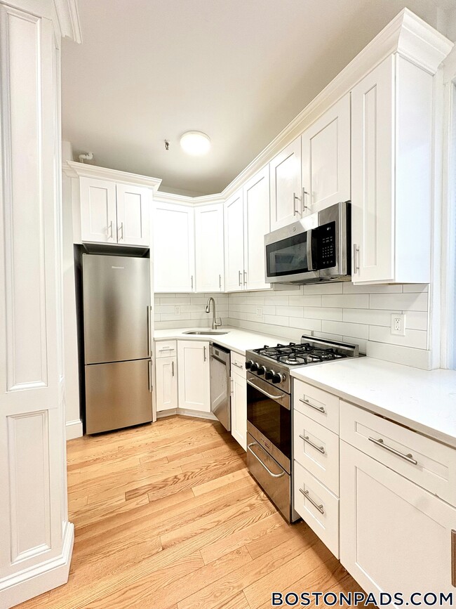 Building Photo - 121 Park Dr