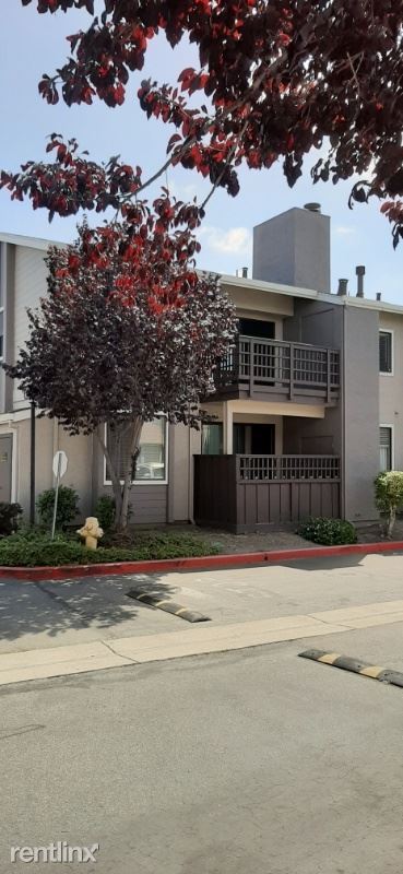 Primary Photo - 2 br, 2 bath Condo - 427 W Laurel Dr #L