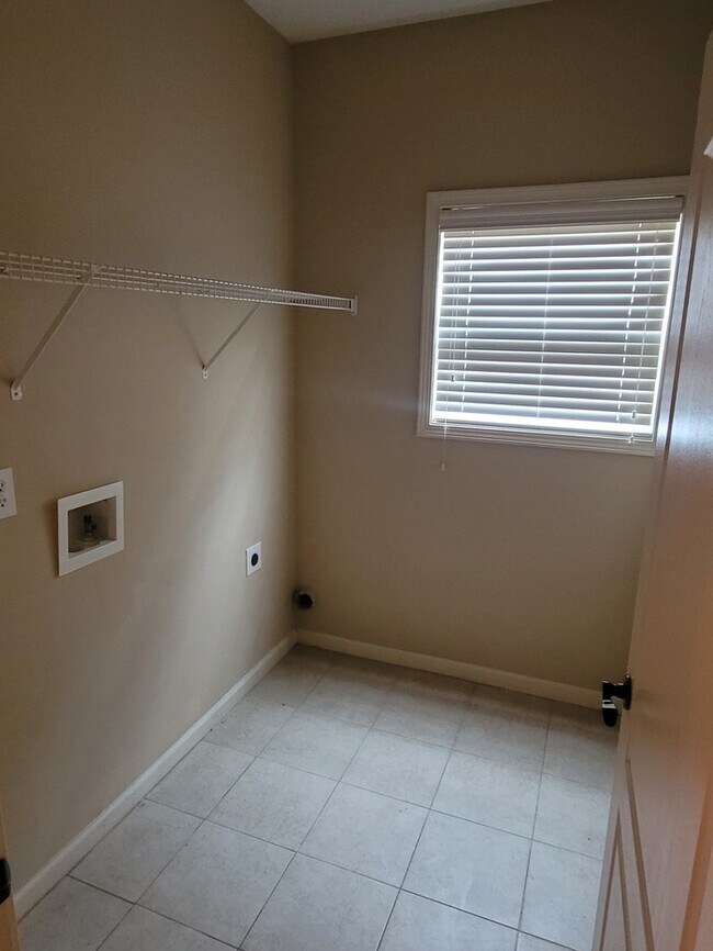 Foto del edificio - Home For Rent