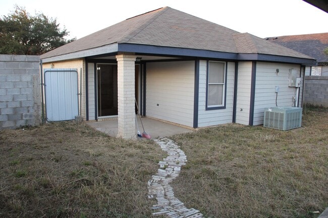 Building Photo - 1801 Denmark Ln