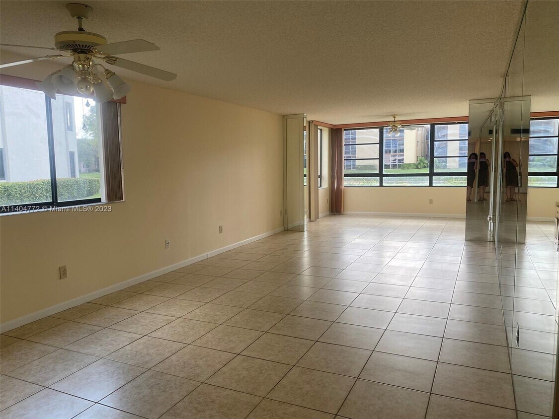 Primary Photo - 10324 E Clairmont Cir