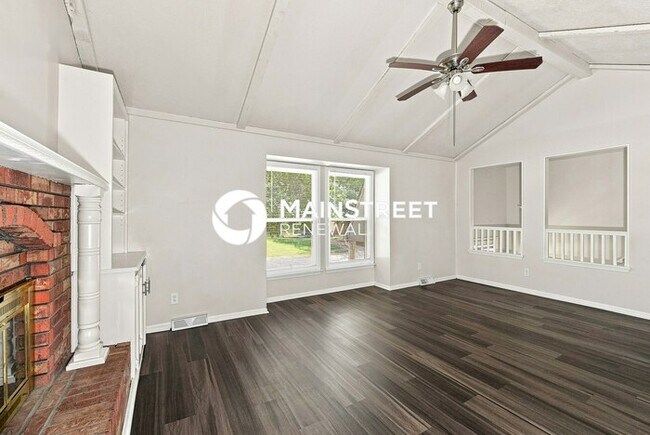 Foto del edificio - 4 Bedroom Pet-Friendly Home in BLUE SPRINGS, MO with Main Street Renewal
