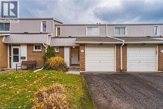 Building Photo - 445 Woodview Rd