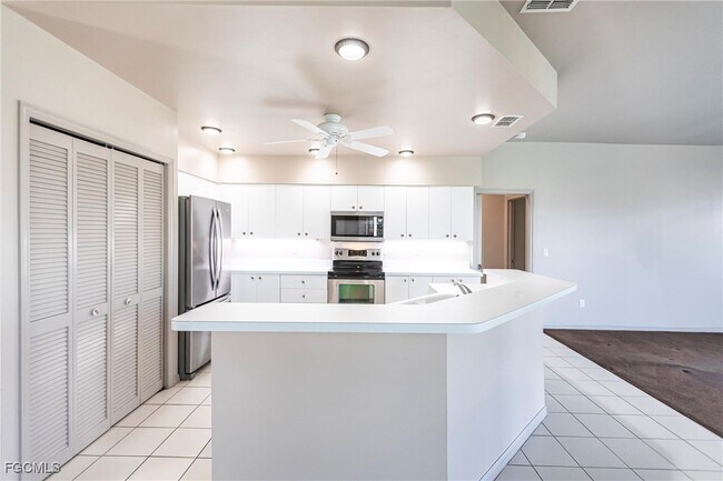 Building Photo - 8361 Trentwood Ct