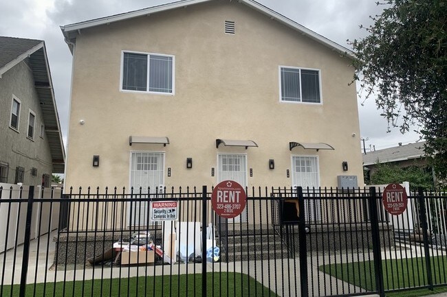 Building Photo - 708 W Gage Ave