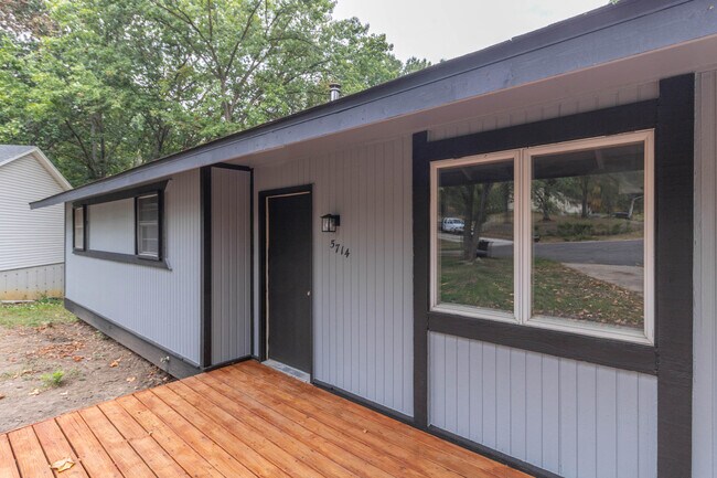 Foto del edificio - 5714 N Maple Ct