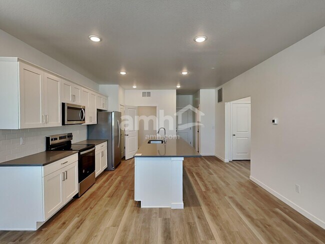 Foto del edificio - 23598 E 5th Ave