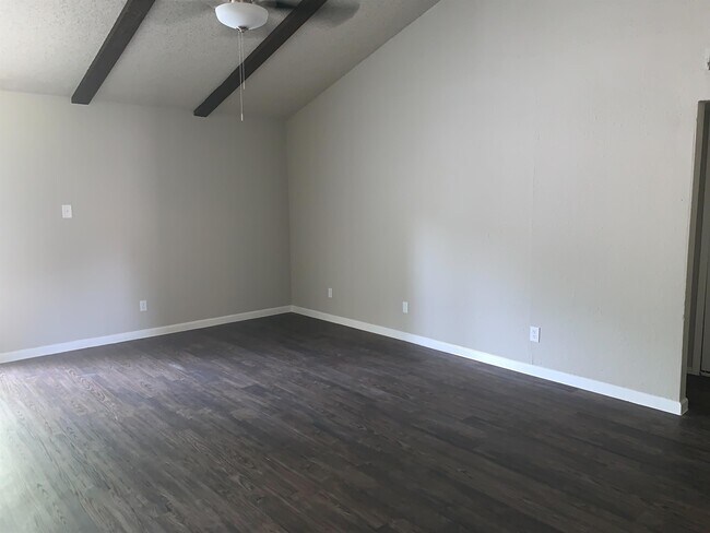 Foto del edificio - 406 E Springdale Ln