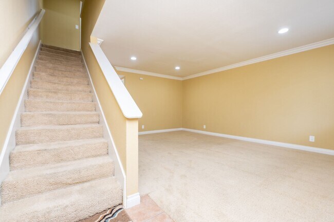 Building Photo - Beautiful Two-story Townhome
