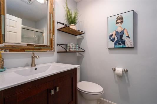 Main Bath - 690 S Porter St