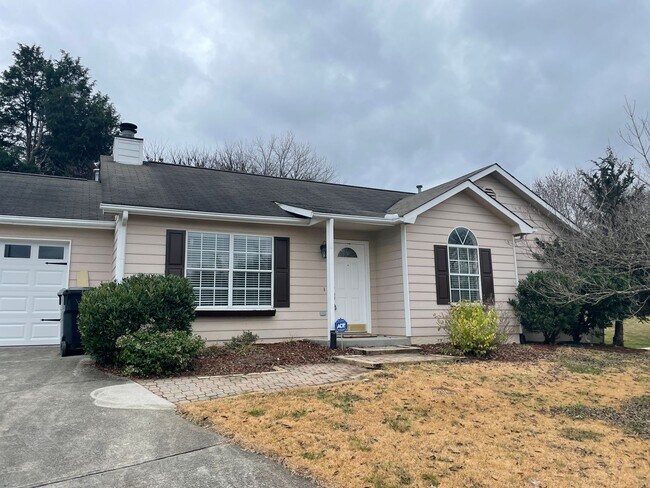 Foto del edificio - 3 Bedroom 2 Bath Single Family nestled in ...