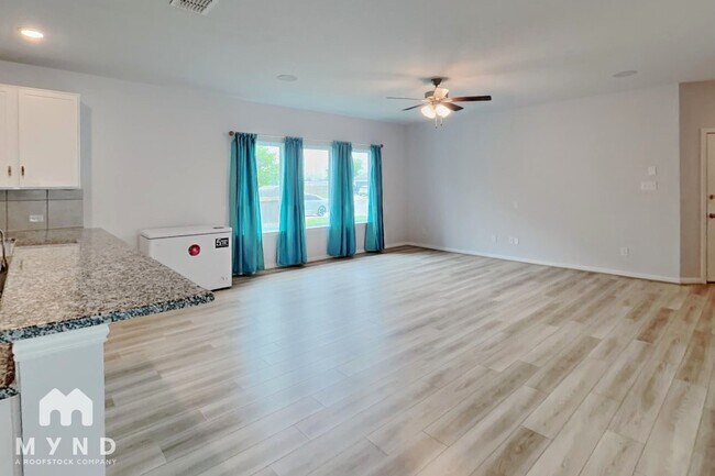 Building Photo - 209 Drew Cir