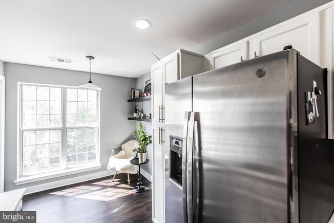 Foto del edificio - 8201 Crossbrook Ct