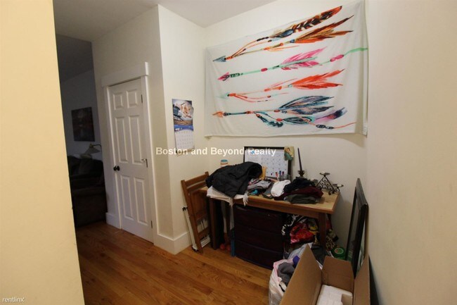 Building Photo - 2 br, 1 bath  - 27 Linwood St