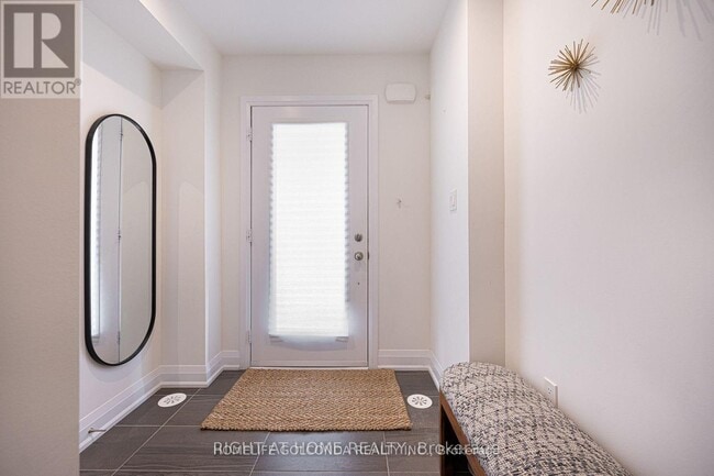 Building Photo - 206 Moneypenny Pl