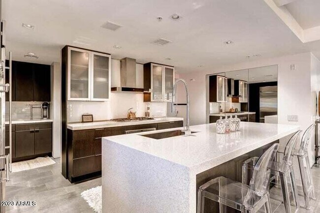 Building Photo - 7137 E Rancho Vista Dr