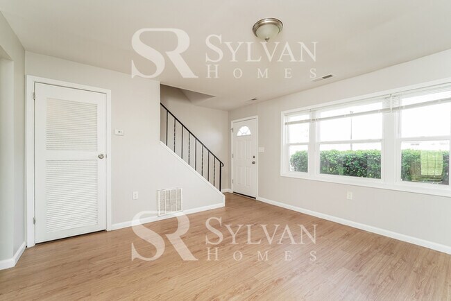 Foto del edificio - Enjoy living the good life in this 3 bedroom, 1.5 bathroom townhome