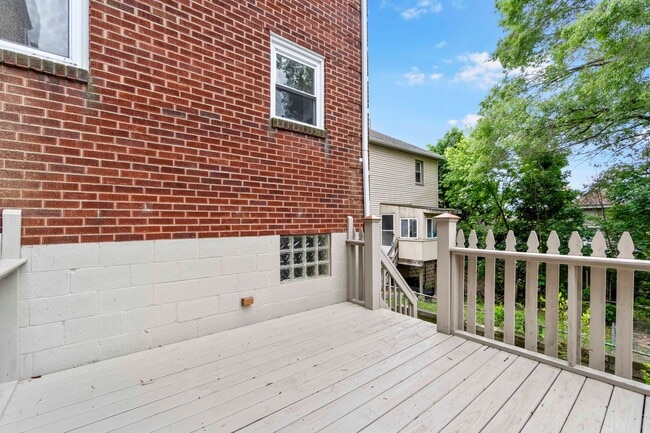 Building Photo - READY FOR MOVE IN! Fully RENOVATED 2-bedroom in Carrick!