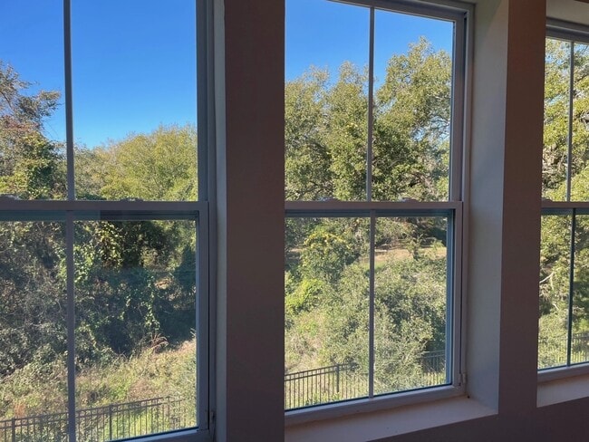 Photo - 942 Auction Aly House