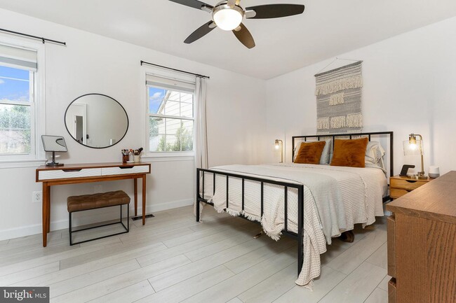 Foto del edificio - 406 Maple Ct