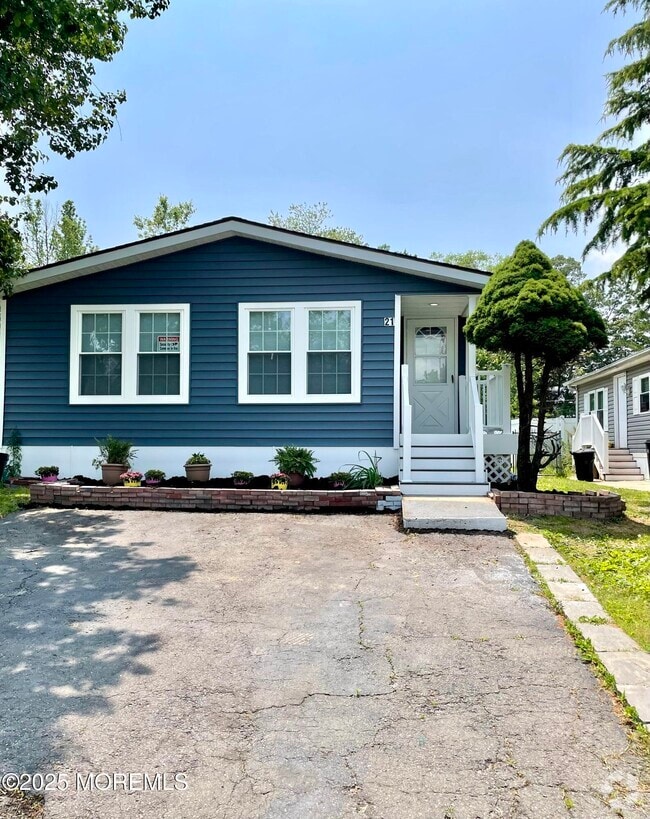 Building Photo - 21 Forest Dr