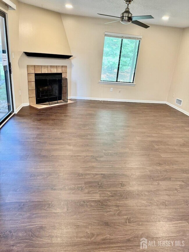 Foto del edificio - 13 Nicole Terrace