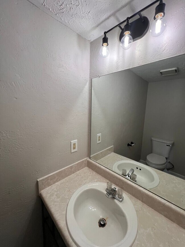 Foto del edificio - 502 Windellwood Cir