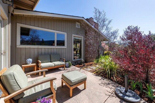 Building Photo - 231 La Questa Way