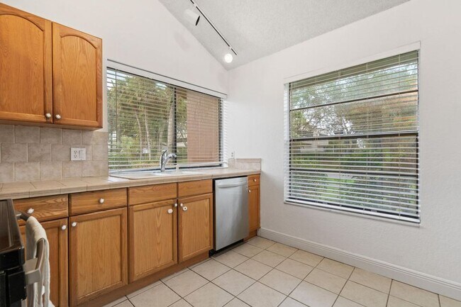 Building Photo - 166 Sparrow Dr