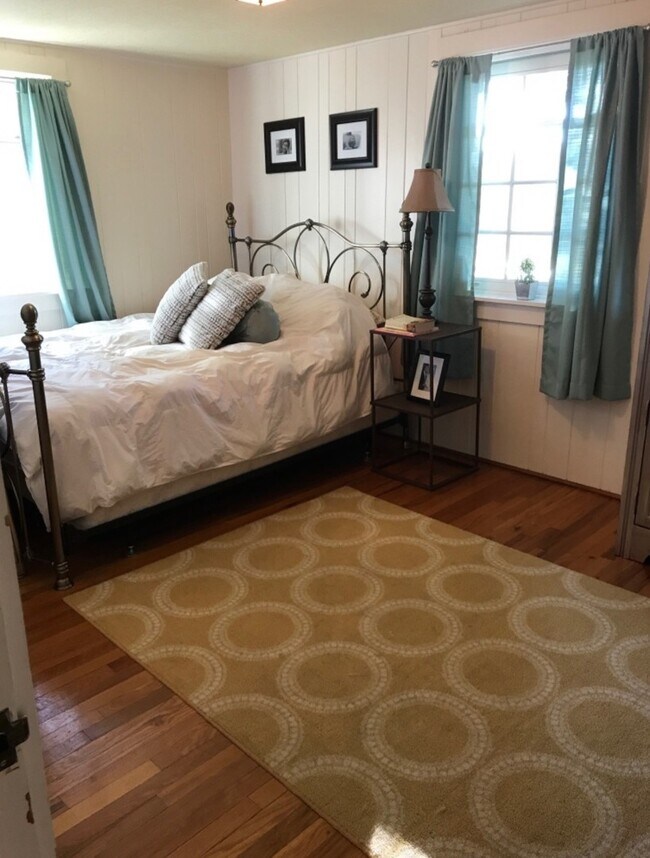 Foto del edificio - 4 Bedroom, 2 Bathroom House