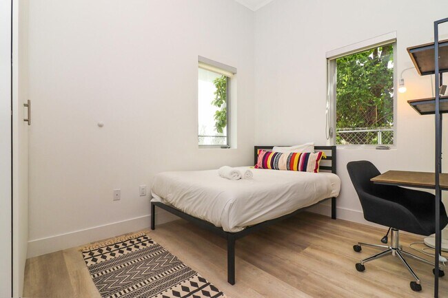 Building Photo - 121 NW 7th Ave