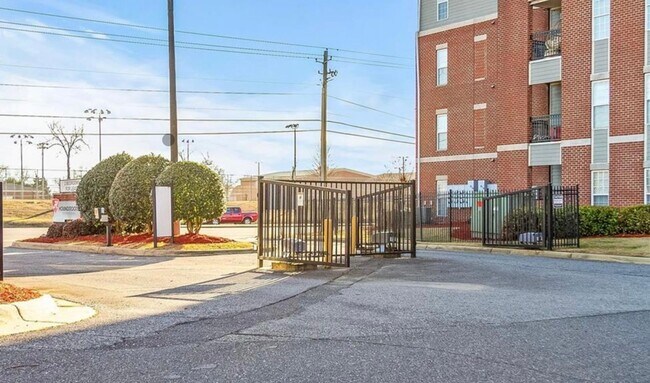 Foto del edificio - 2 bedroom, 2 bath Condo available Fall ‘25