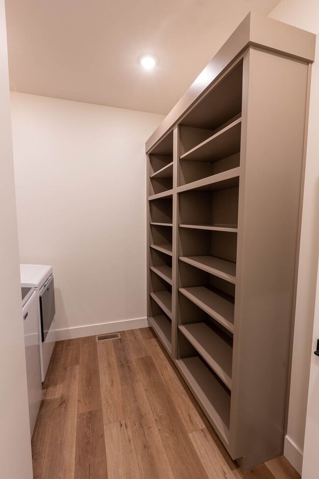 Building Photo - New Construction 4bd/3ba Townhouse