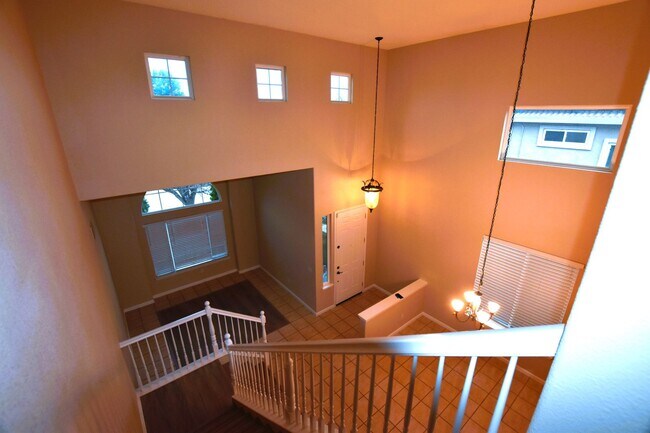 Foto del edificio - 4 BR/ 2.5 Bath Spacious Open Floor Plan